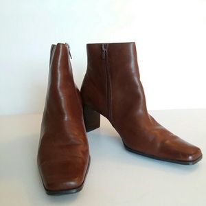 White Mountain brown leather side zip ankl…